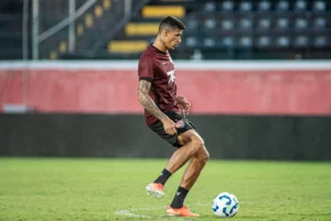 Camutanga fratura tornozelo e desfalca o Leão por até seis meses