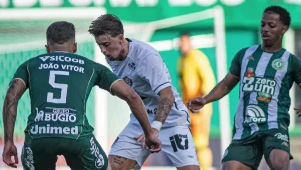 Vitória busca empate com a Chapecoense mesmo com um jogador a menos no Brasileirão