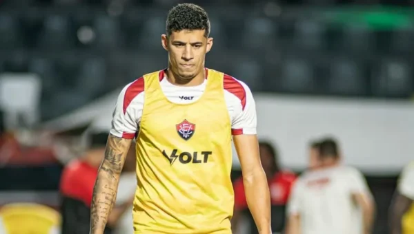 Vitória perde Camutanga por fratura no pé e fica até 6 meses fora