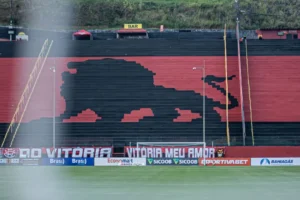 Vitória enfrenta São Paulo pelo Brasileirão: horário e transmissão ao vivo