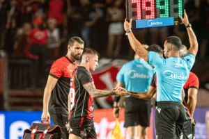 Vitória perde dois titulares por lesão e encara o Flamengo no Rio