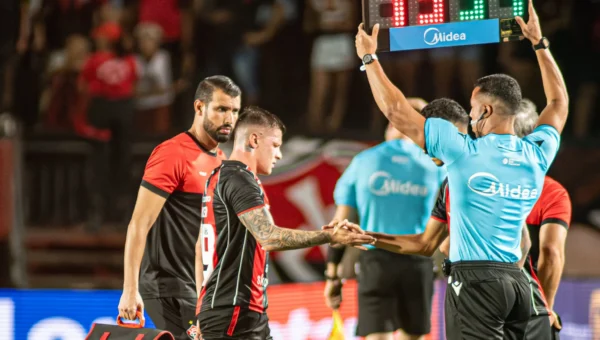 Vitória perde dois titulares por lesão e encara o Flamengo no Rio