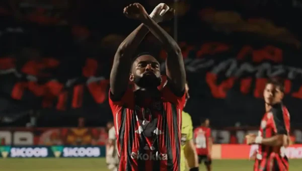 Vitória encaminha contratação definitiva de defensor junto a gigante do Brasileirão