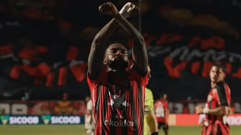 O Esporte Clube Vitória encaminhou a contratação em definitivo do lateral Ramon, emprestado pelo Sport Club Internacional