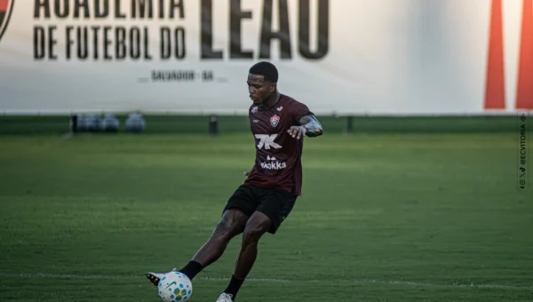 Vitória relaciona Cacá e Erick; multa vai ser paga para duelo com Corinthians