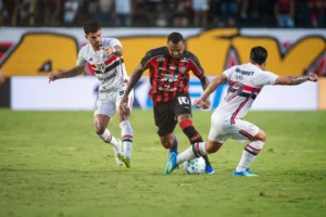 Vitória vence São Paulo por 2 a 0 e consolida clima positivo no Brasileirão