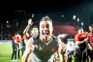 Vitória domina o São Paulo no Barradão e Jair Ventura analisa atuação, lesões e evolução do time