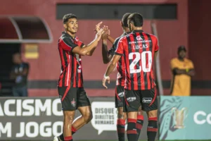 Vitória bate o Piauí e assume a liderança do grupo na Copa do Nordeste