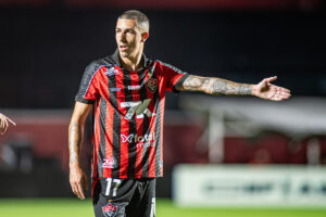 Aitor Cantalapiedra, meia-atacante (extremo) do Esporte Clube Vit&oacute;ria — perfil 2026