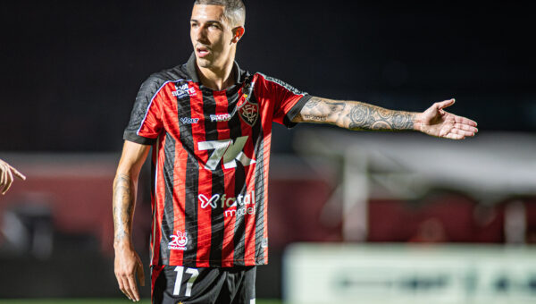 Aitor Cantalapiedra (Vitória): perfil do espanhol formado no Barcelona, camisa 17 do Leão