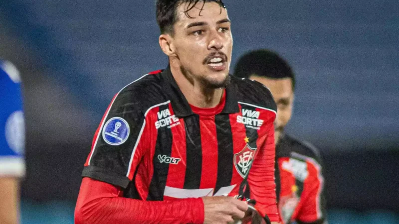 Lateral-direito Claudinho foi reintegrado ao Vitória após 7 meses fora