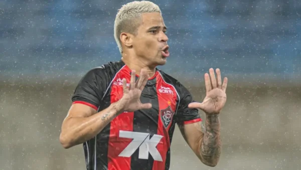 Erick: 100 jogos pelo Vitória e duplo-duplo histórico na Série A