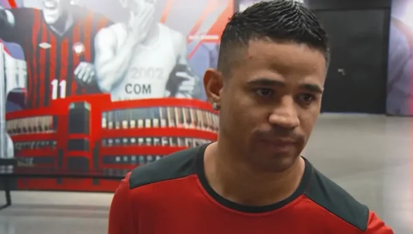 Erick é suspenso pelo STJD e vira desfalque contra o Fluminense no sábado