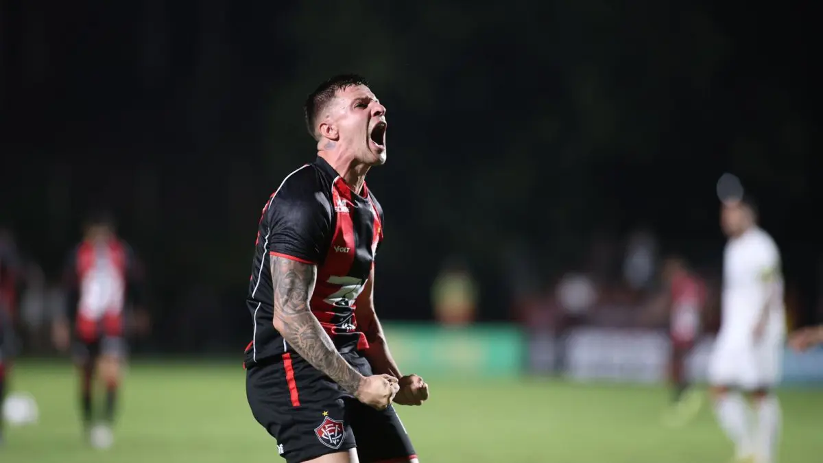 Kayzer sai do banco e decide no Barradão: Vitória vai à semifinal da Copa do Nordeste 2026 2 imagem da matéria