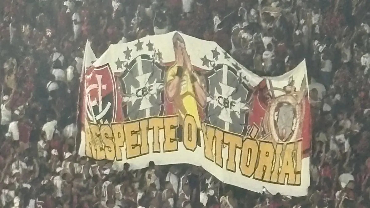 Vitória é punido pelo STJD por protesto da torcida no Barradão (Foto: Reprodução/Premiere)