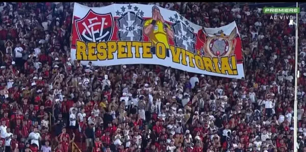 Vitória é punido pelo STJD por protesto da torcida no Barradão (Foto: Reprodução/Premiere)