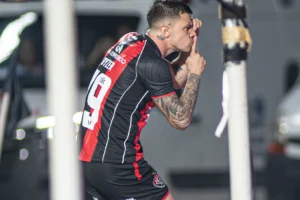 Kayzer critica “energia ruim” da internet e avalia dupla com Renê