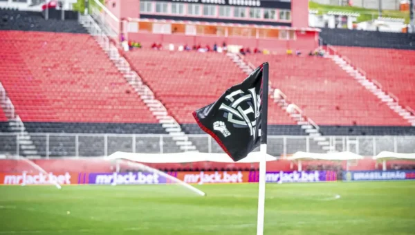 Morre Romenil, o “Xerife Rubro-Negro”: ídolo do Vitória e bicampeão baiano de 1964 e 1965 morre aos 82 anos