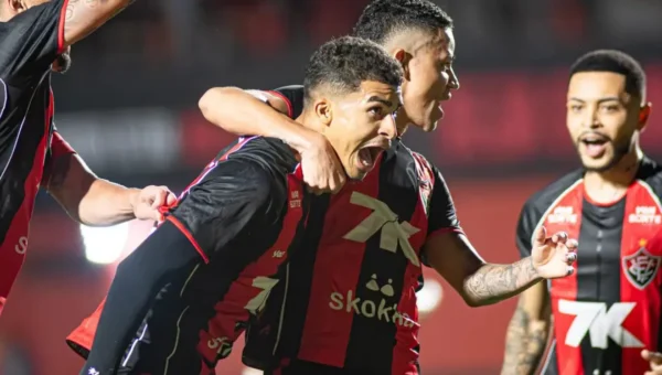 Vitória 2 x 0 Internacional: gols de Renê e Diego Tarzia, expulsão de Bernabei e o Leão sobe na tabela do Brasileirão