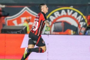 Da carência à fartura: como Kayzer, Renê e Erick transformaram o ataque do Vitória em 2026