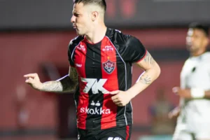 Vitória x Athletico-PR nas oitavas da Copa do Brasil; volta em casa
