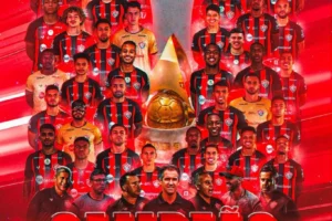 Vitória campeão da Série B 2023 levantando a taça