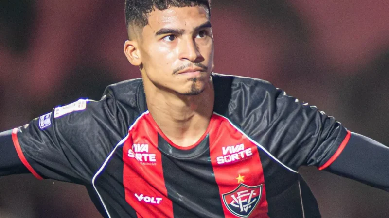 Vitória vai comprar Renê e Zé Vitor em definitivo, diz Fábio Mota