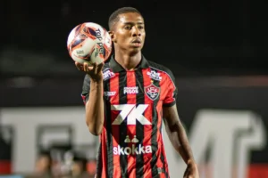Vitória: escalação provável com Edenilson e desfalques para Santos
