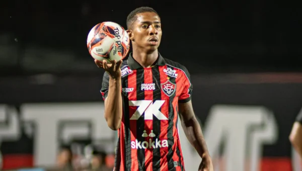 Vitória: escalação provável com Edenilson e desfalques para Santos