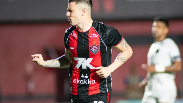 Vitória vira no fim, vence ABC por 4 a 3 e vai à final do Nordestão
