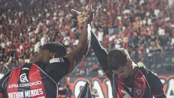 Vitória goleia Coritiba e encosta no G5 do Brasileirão após rodada deste fim de semana