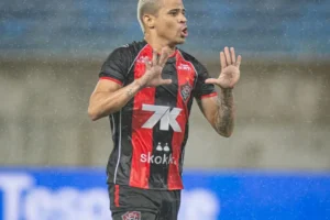 Tabela do Brasileirão: Vitória é 11º com 22 pts antes do Santos hoje