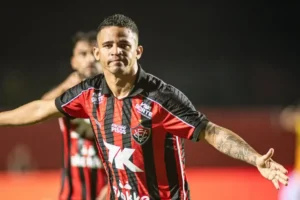 Vitória venceu o Flamengo por 2 a 0 no Barradão