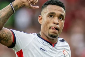 Vitória x Internacional: o tabu de 8 anos no Barradão e o reencontro com Alerrandro, ex-artilheiro do Leão