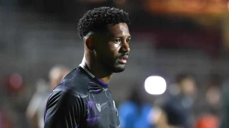 Vitória abre negociação com Moreirense por lateral; veja quem é o alvo