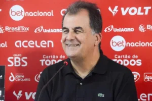 EC Vitória: Fábio Mota leva cerveja na Bamor; veja o que aconteceu