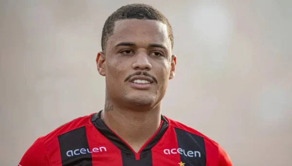 Vitória pode faturar R$ 11 mi: Janderson na mira do Botafogo; veja