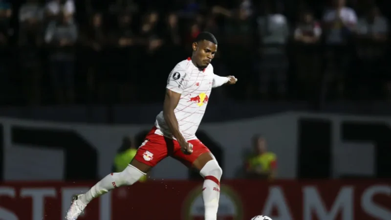 Nathan Mendes fora da temporada: Vitória busca lateral; veja o cenário
