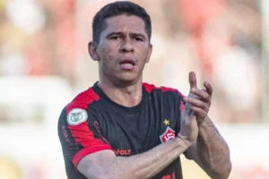 Vitória renova Osvaldo por 6 meses: ídolo assume cargo em 2027; veja