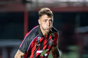 Vitória libera Renzo López: centroavante fecha com o Ceará na Série B