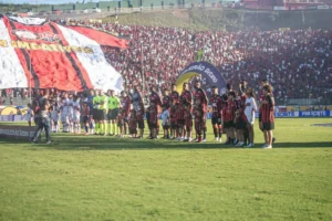 Vitória quer Cacá: R$ 15 mi e Corinthians na contramão; entenda