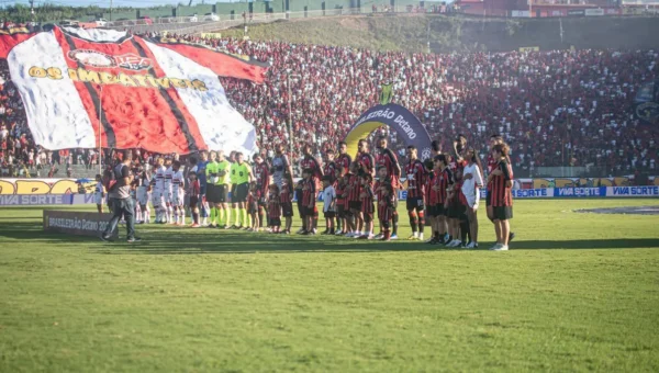 Vitória quer Cacá: R$ 15 mi e Corinthians na contramão; entenda