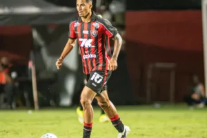 Vitória fecha Renê: como barrou Palmeiras e Corinthians; veja