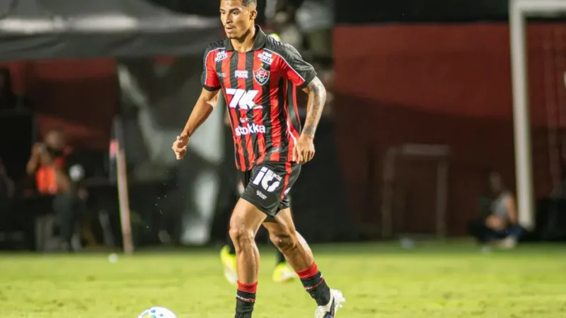 Vitória fecha Renê: como barrou Palmeiras e Corinthians; veja