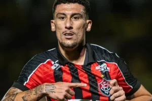 Vitória x Fortaleza hoje: Baralhas fora; veja a escalação da final
