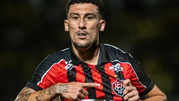 Vitória x Fortaleza hoje: Baralhas fora; veja a escalação da final