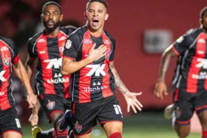 Vitória penta: Baralhas jogou lesionado e Arcanjo se emocionou; veja