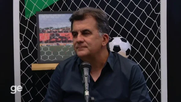 Vitória anuncia sete saídas: busca lateral para julho; veja os nomes