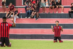 Vitória celebra: Sub-17 bate Grêmio 1×0 e faz 1ª vitória; veja