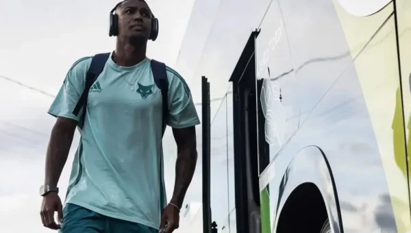 Vitória apresenta Walace: ‘Estou em casa’; veja quando pode jogar
